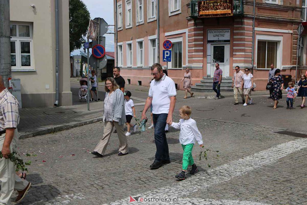 Boże Ciało 2022 w parafi pw. Nawiedzenia NMP w Ostrołęce [16.06.2022] - zdjęcie #2 - eOstroleka.pl