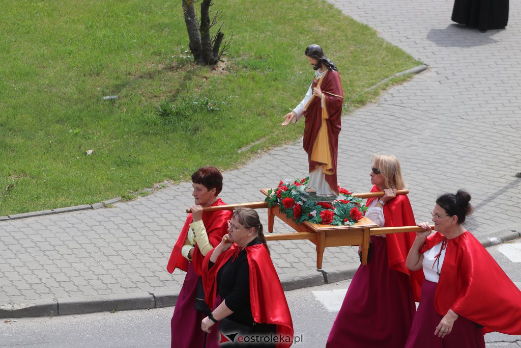 Boże Ciało 2022. Procesja w parafii pw. Zbawiciela Świata w Ostrołęce [16.06.2022] - zdjęcie #90 - eOstroleka.pl