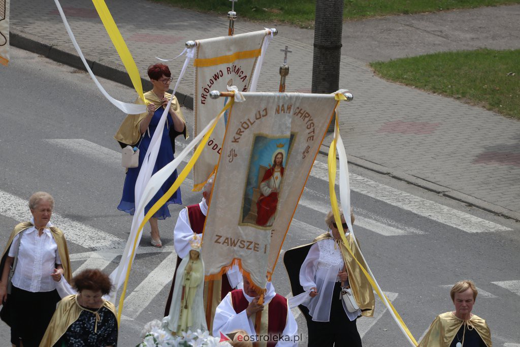 Boże Ciało 2022. Procesja w parafii pw. Zbawiciela Świata w Ostrołęce [16.06.2022] - zdjęcie #88 - eOstroleka.pl