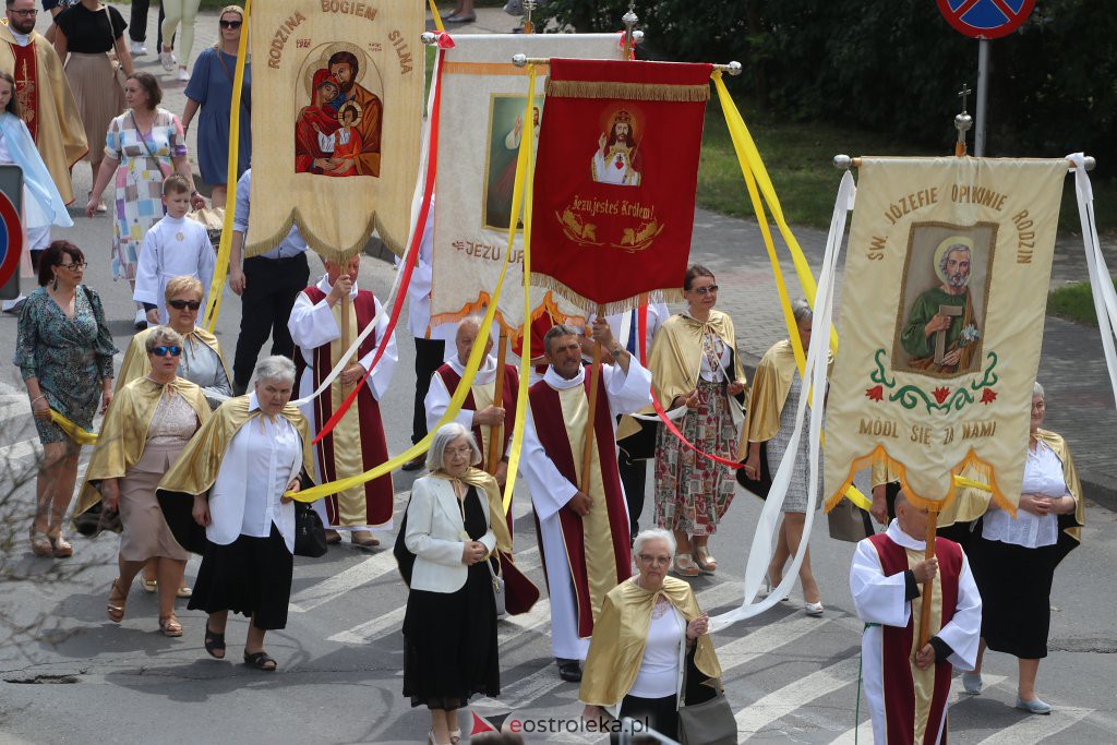 Boże Ciało 2022. Procesja w parafii pw. Zbawiciela Świata w Ostrołęce [16.06.2022] - zdjęcie #87 - eOstroleka.pl