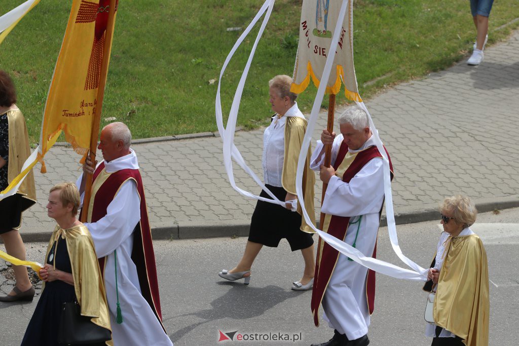 Boże Ciało 2022. Procesja w parafii pw. Zbawiciela Świata w Ostrołęce [16.06.2022] - zdjęcie #82 - eOstroleka.pl