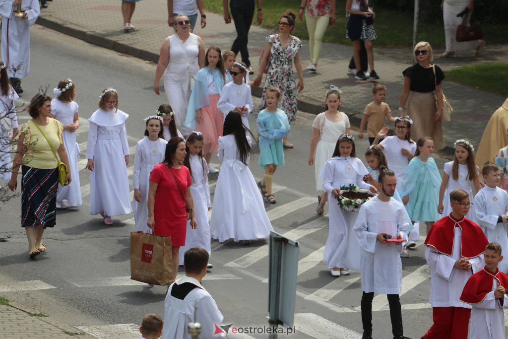 Boże Ciało 2022. Procesja w parafii pw. Zbawiciela Świata w Ostrołęce [16.06.2022] - zdjęcie #79 - eOstroleka.pl