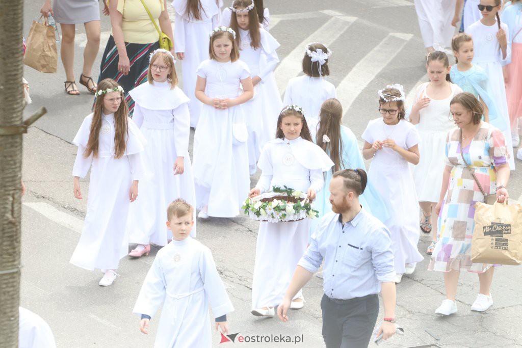 Boże Ciało 2022. Procesja w parafii pw. Zbawiciela Świata w Ostrołęce [16.06.2022] - zdjęcie #76 - eOstroleka.pl