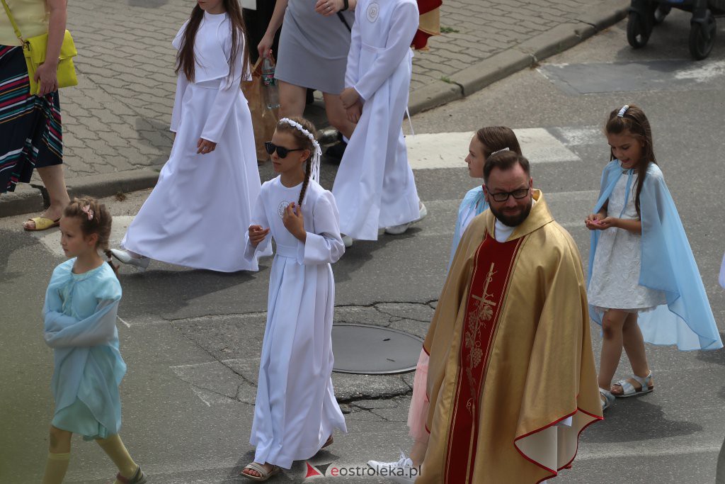 Boże Ciało 2022. Procesja w parafii pw. Zbawiciela Świata w Ostrołęce [16.06.2022] - zdjęcie #75 - eOstroleka.pl