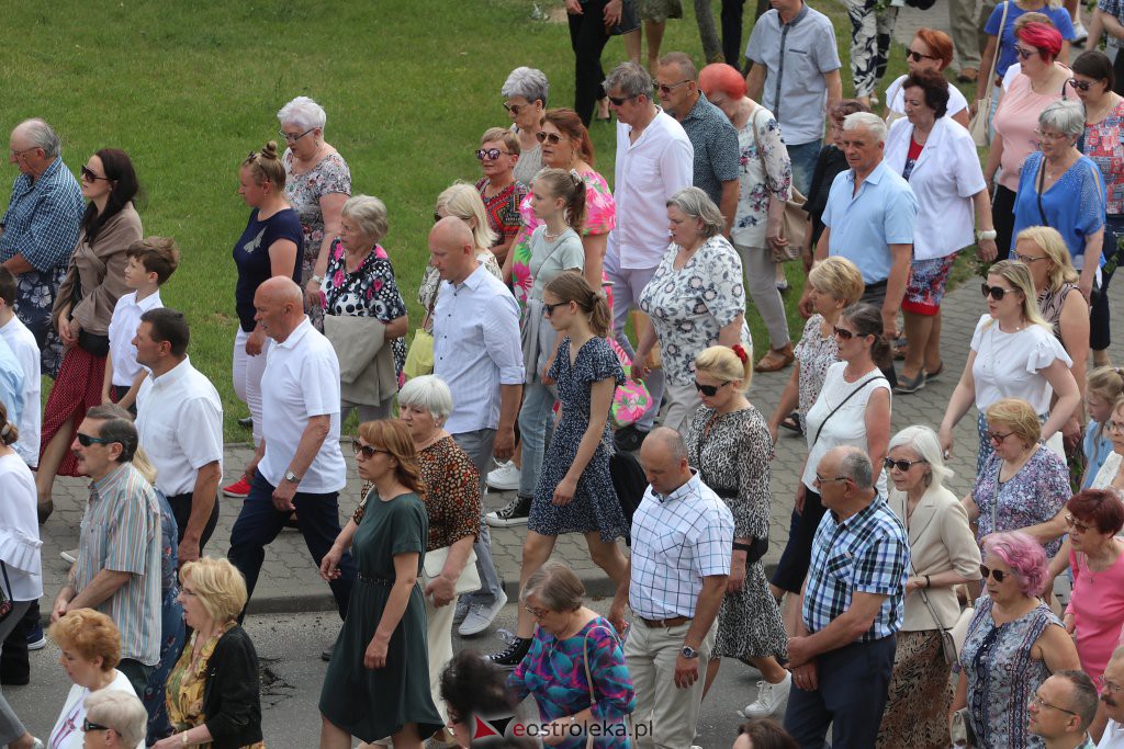 Boże Ciało 2022. Procesja w parafii pw. Zbawiciela Świata w Ostrołęce [16.06.2022] - zdjęcie #67 - eOstroleka.pl