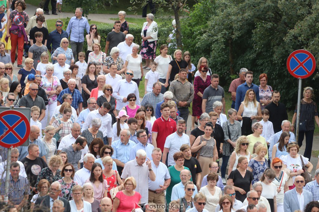 Boże Ciało 2022. Procesja w parafii pw. Zbawiciela Świata w Ostrołęce [16.06.2022] - zdjęcie #62 - eOstroleka.pl
