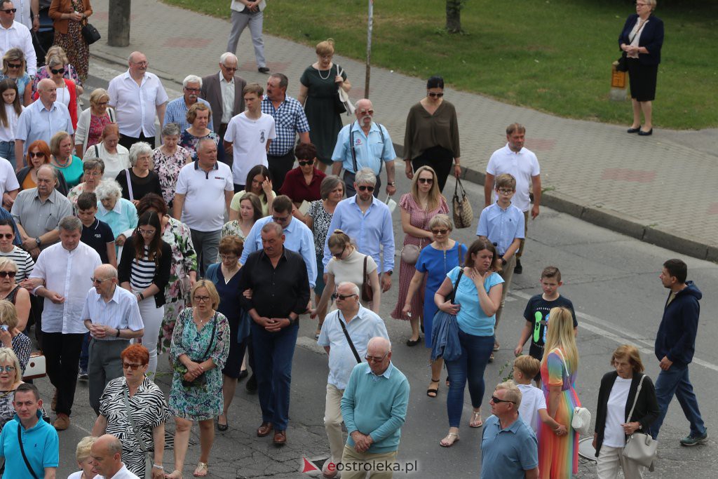 Boże Ciało 2022. Procesja w parafii pw. Zbawiciela Świata w Ostrołęce [16.06.2022] - zdjęcie #61 - eOstroleka.pl