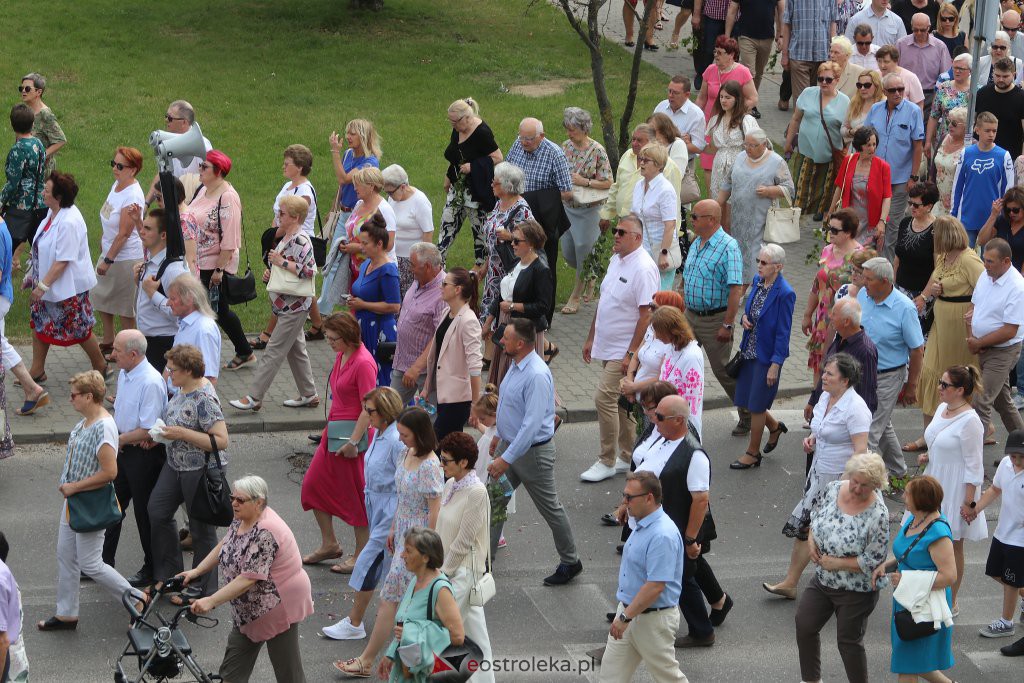 Boże Ciało 2022. Procesja w parafii pw. Zbawiciela Świata w Ostrołęce [16.06.2022] - zdjęcie #60 - eOstroleka.pl