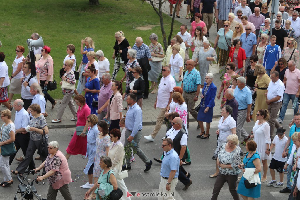Boże Ciało 2022. Procesja w parafii pw. Zbawiciela Świata w Ostrołęce [16.06.2022] - zdjęcie #59 - eOstroleka.pl