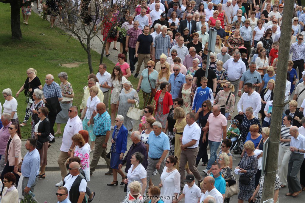 Boże Ciało 2022. Procesja w parafii pw. Zbawiciela Świata w Ostrołęce [16.06.2022] - zdjęcie #58 - eOstroleka.pl