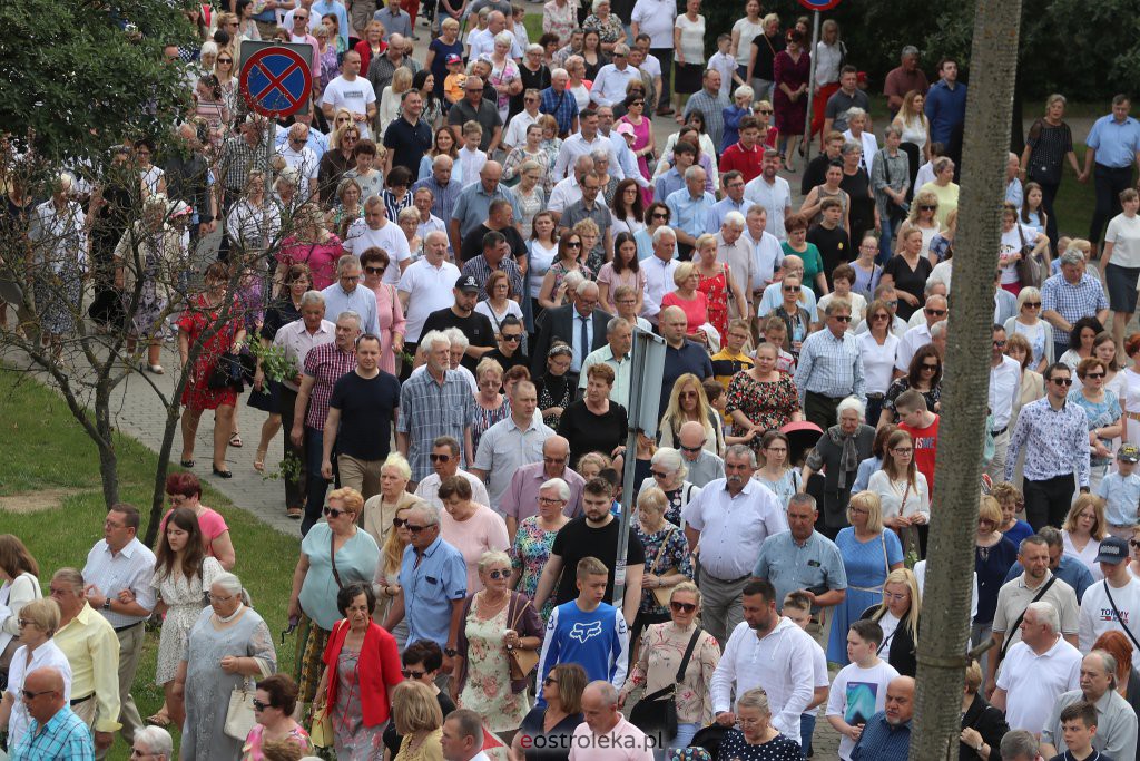 Boże Ciało 2022. Procesja w parafii pw. Zbawiciela Świata w Ostrołęce [16.06.2022] - zdjęcie #57 - eOstroleka.pl