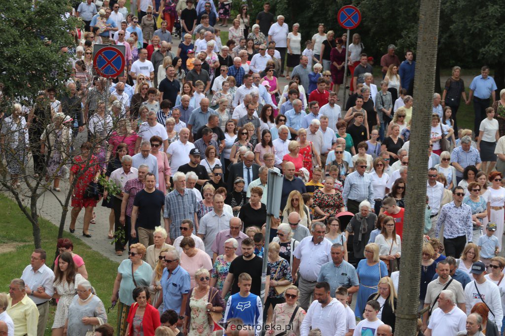 Boże Ciało 2022. Procesja w parafii pw. Zbawiciela Świata w Ostrołęce [16.06.2022] - zdjęcie #56 - eOstroleka.pl