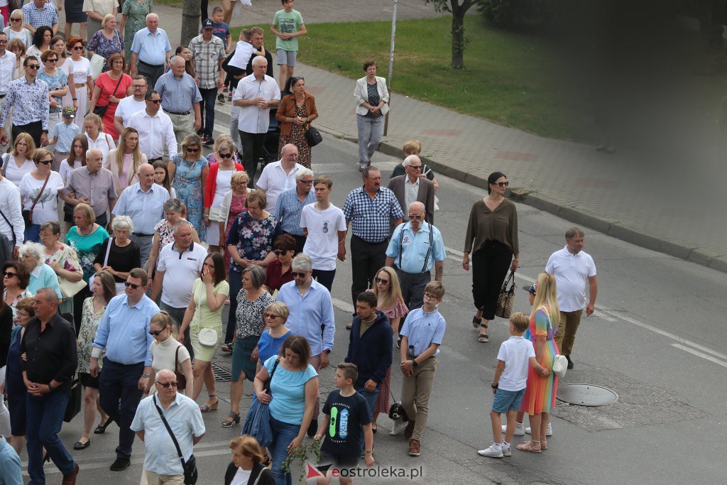 Boże Ciało 2022. Procesja w parafii pw. Zbawiciela Świata w Ostrołęce [16.06.2022] - zdjęcie #55 - eOstroleka.pl