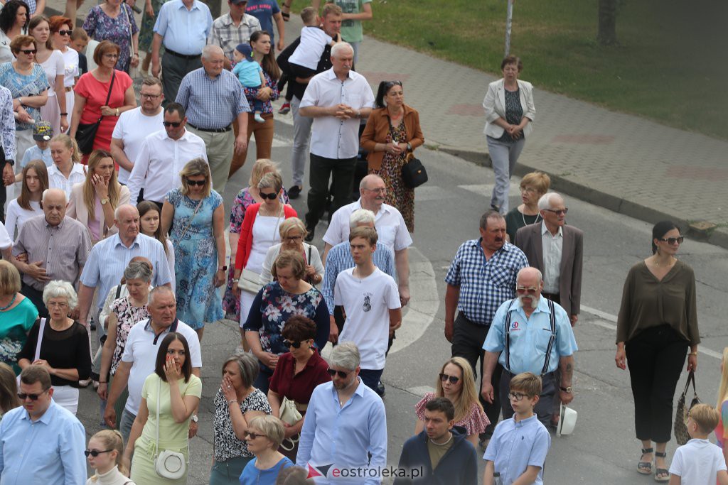 Boże Ciało 2022. Procesja w parafii pw. Zbawiciela Świata w Ostrołęce [16.06.2022] - zdjęcie #54 - eOstroleka.pl
