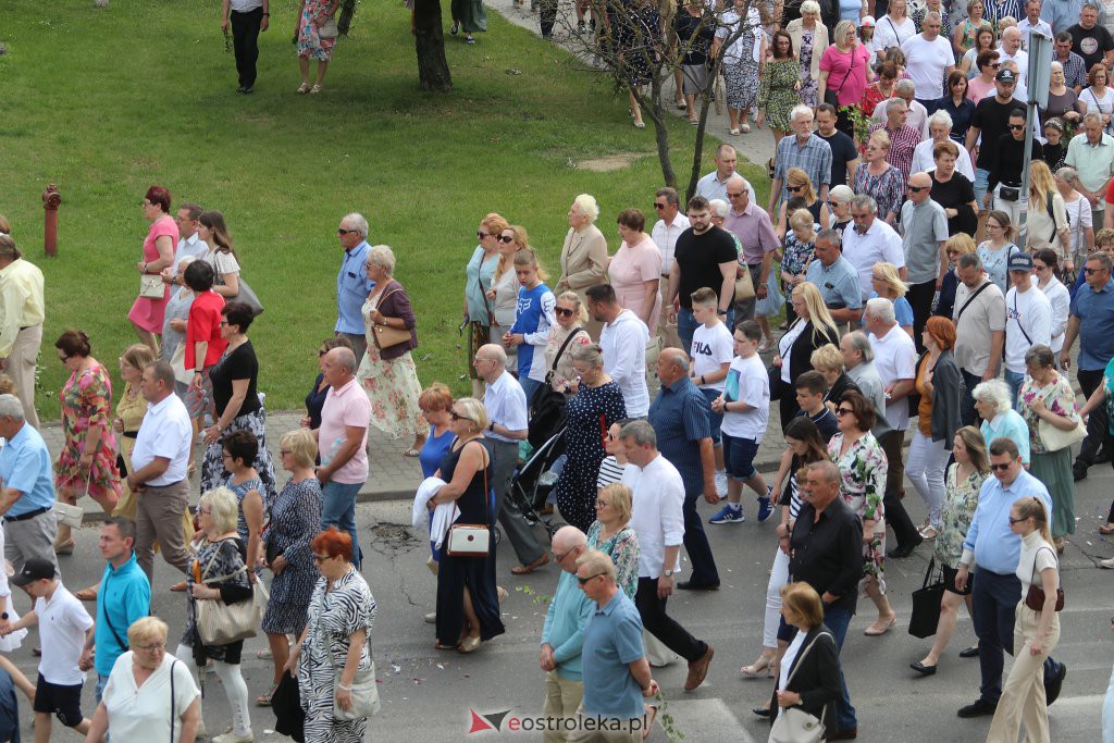 Boże Ciało 2022. Procesja w parafii pw. Zbawiciela Świata w Ostrołęce [16.06.2022] - zdjęcie #53 - eOstroleka.pl