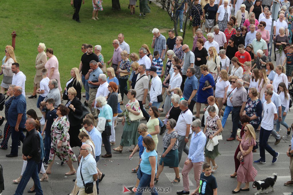 Boże Ciało 2022. Procesja w parafii pw. Zbawiciela Świata w Ostrołęce [16.06.2022] - zdjęcie #50 - eOstroleka.pl