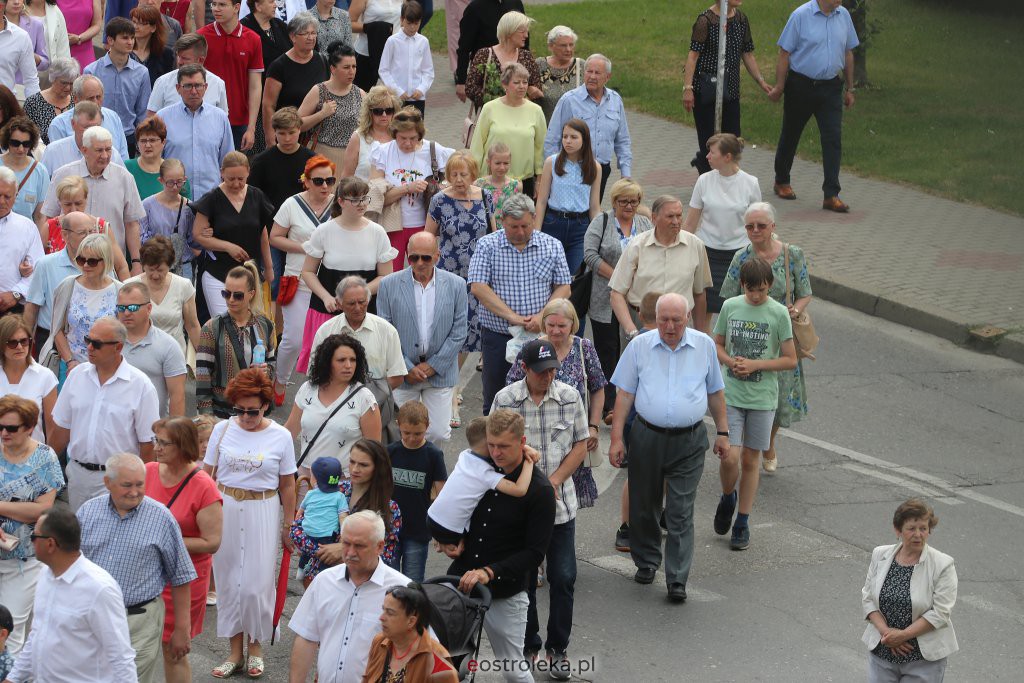Boże Ciało 2022. Procesja w parafii pw. Zbawiciela Świata w Ostrołęce [16.06.2022] - zdjęcie #48 - eOstroleka.pl