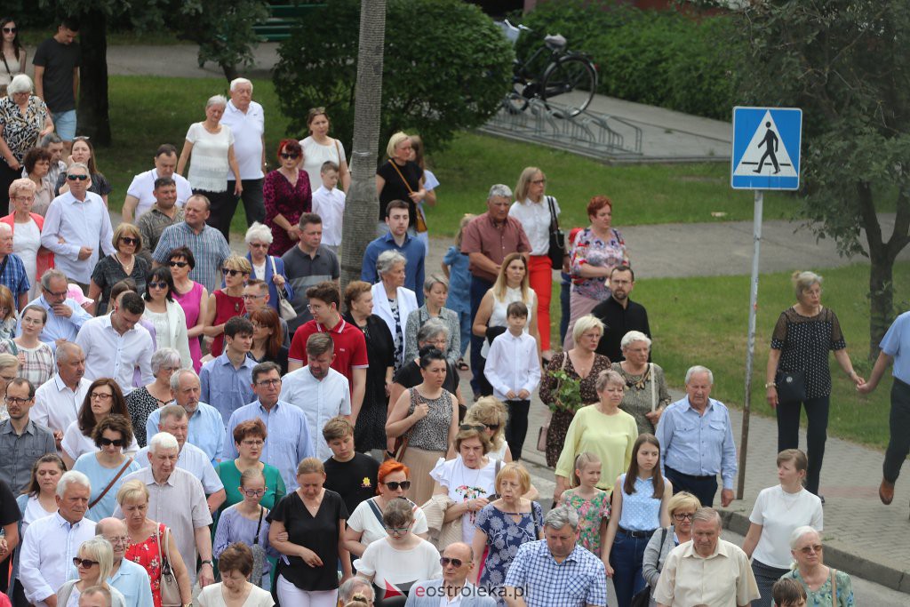 Boże Ciało 2022. Procesja w parafii pw. Zbawiciela Świata w Ostrołęce [16.06.2022] - zdjęcie #46 - eOstroleka.pl