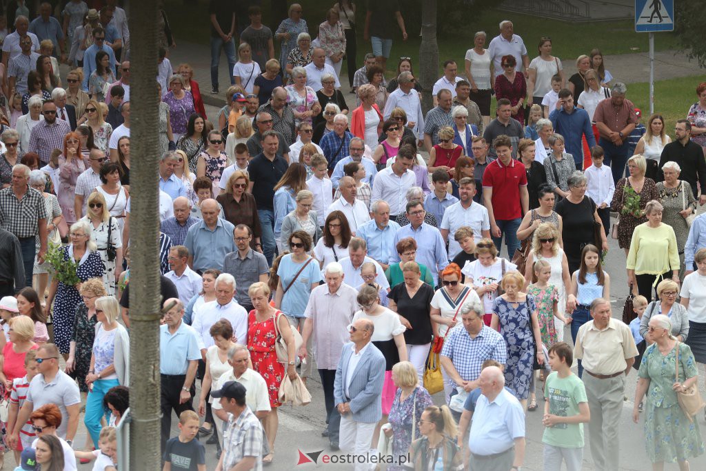 Boże Ciało 2022. Procesja w parafii pw. Zbawiciela Świata w Ostrołęce [16.06.2022] - zdjęcie #45 - eOstroleka.pl