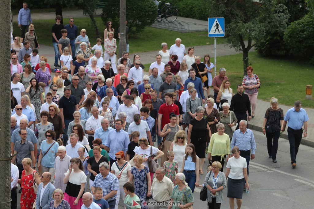 Boże Ciało 2022. Procesja w parafii pw. Zbawiciela Świata w Ostrołęce [16.06.2022] - zdjęcie #44 - eOstroleka.pl