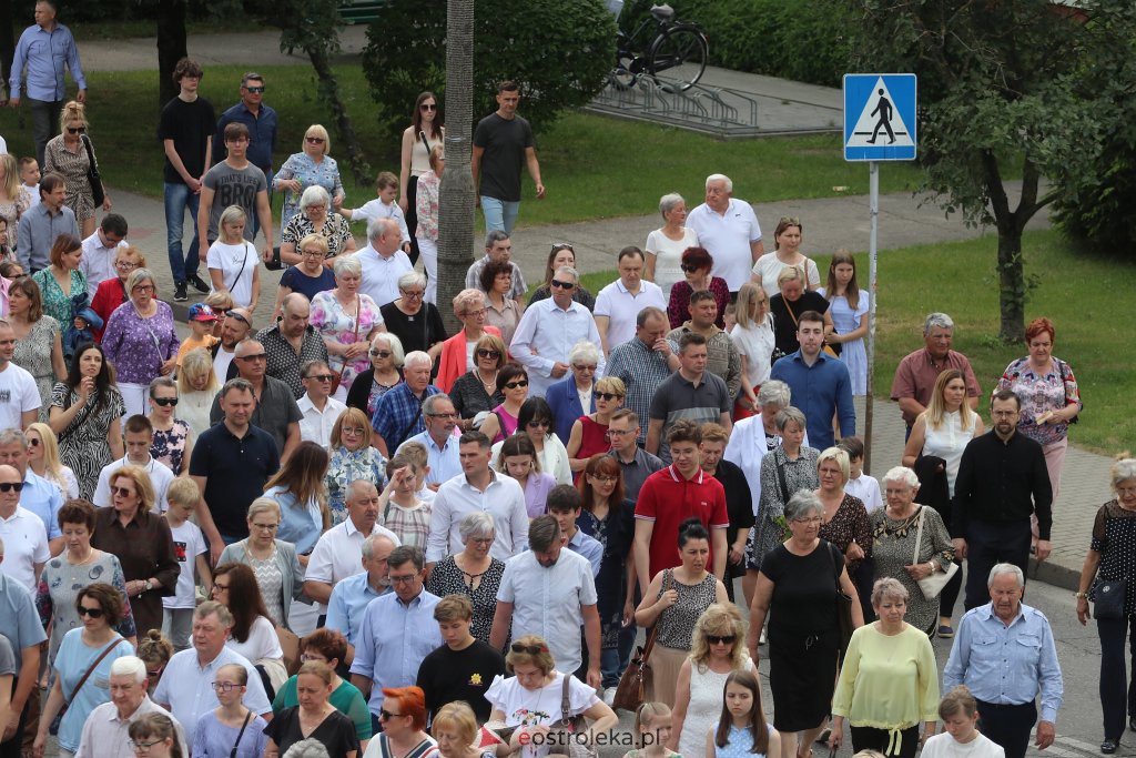 Boże Ciało 2022. Procesja w parafii pw. Zbawiciela Świata w Ostrołęce [16.06.2022] - zdjęcie #43 - eOstroleka.pl