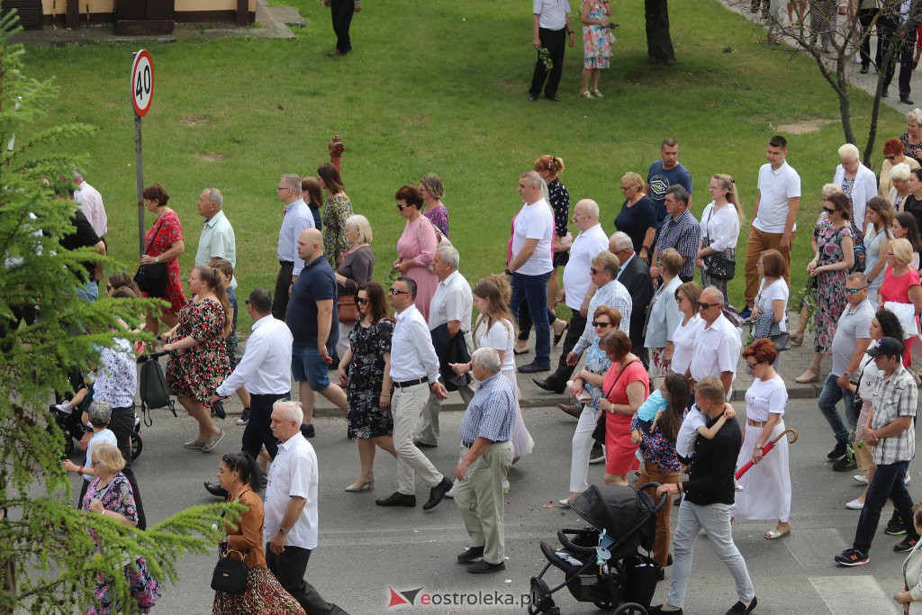Boże Ciało 2022. Procesja w parafii pw. Zbawiciela Świata w Ostrołęce [16.06.2022] - zdjęcie #41 - eOstroleka.pl