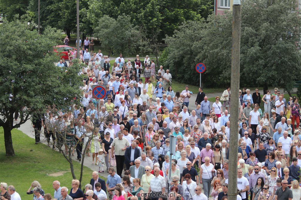Boże Ciało 2022. Procesja w parafii pw. Zbawiciela Świata w Ostrołęce [16.06.2022] - zdjęcie #38 - eOstroleka.pl