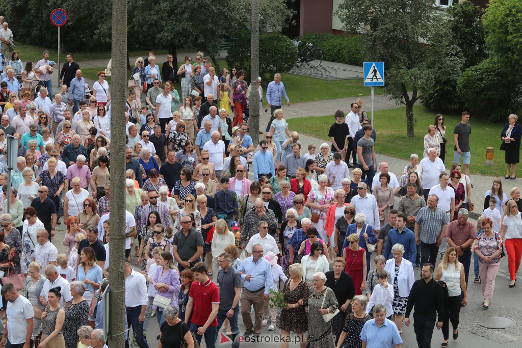 Boże Ciało 2022. Procesja w parafii pw. Zbawiciela Świata w Ostrołęce [16.06.2022] - zdjęcie #37 - eOstroleka.pl