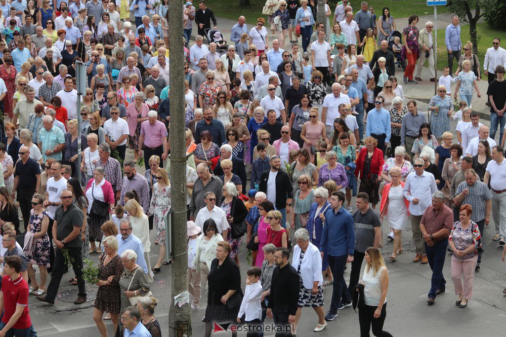 Boże Ciało 2022. Procesja w parafii pw. Zbawiciela Świata w Ostrołęce [16.06.2022] - zdjęcie #35 - eOstroleka.pl
