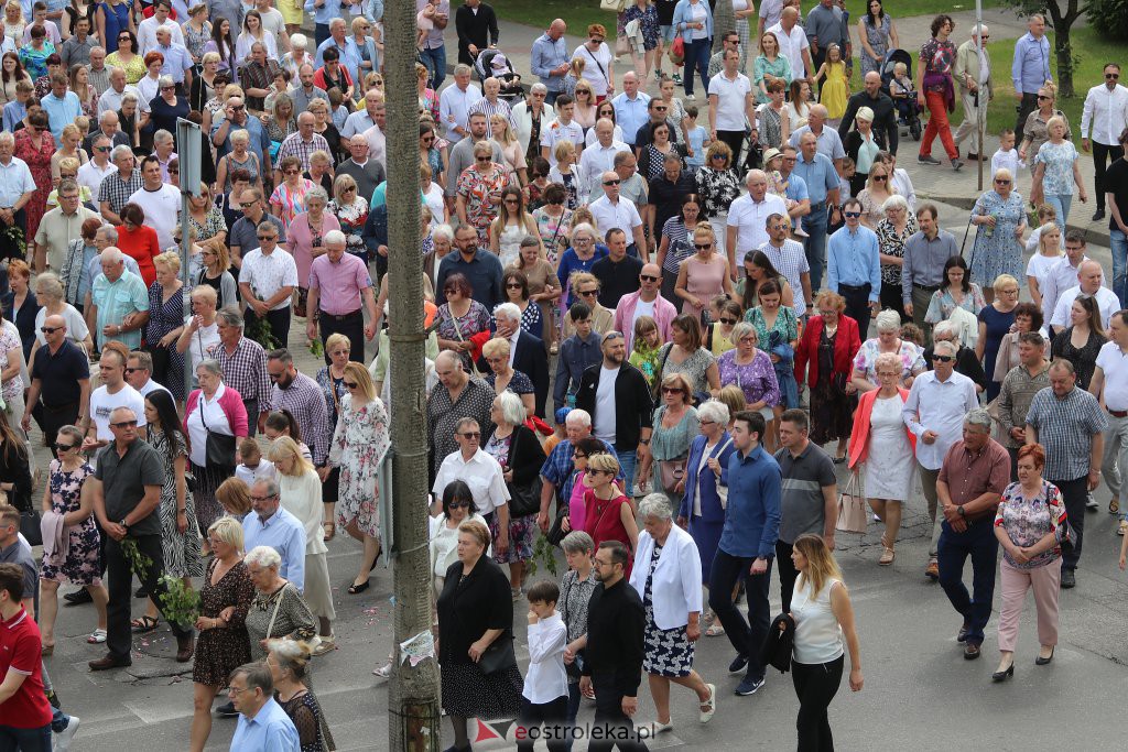 Boże Ciało 2022. Procesja w parafii pw. Zbawiciela Świata w Ostrołęce [16.06.2022] - zdjęcie #34 - eOstroleka.pl