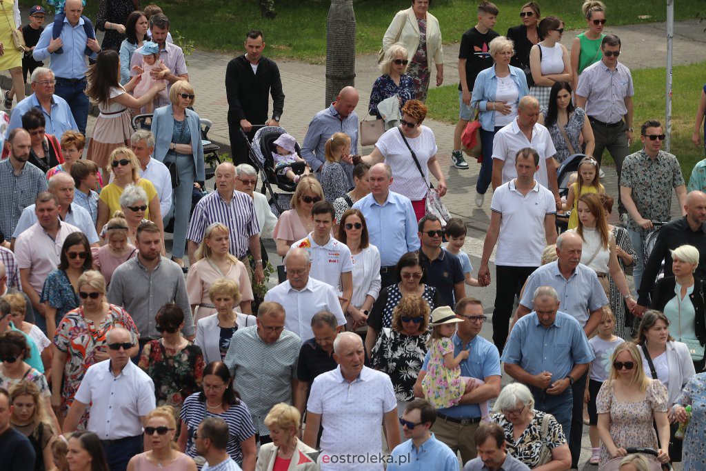 Boże Ciało 2022. Procesja w parafii pw. Zbawiciela Świata w Ostrołęce [16.06.2022] - zdjęcie #32 - eOstroleka.pl