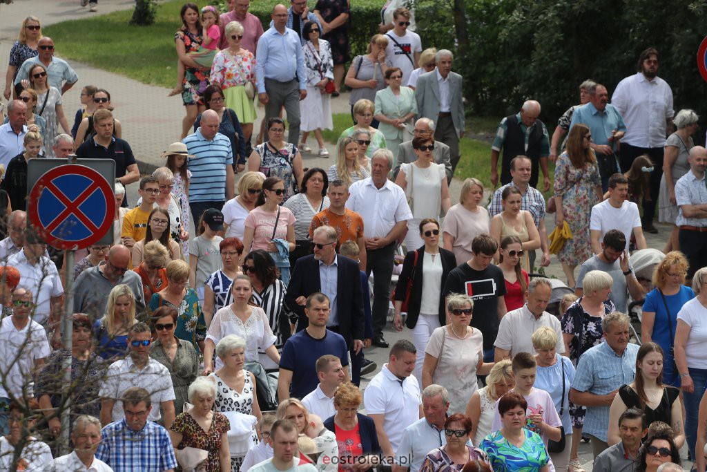 Boże Ciało 2022. Procesja w parafii pw. Zbawiciela Świata w Ostrołęce [16.06.2022] - zdjęcie #31 - eOstroleka.pl