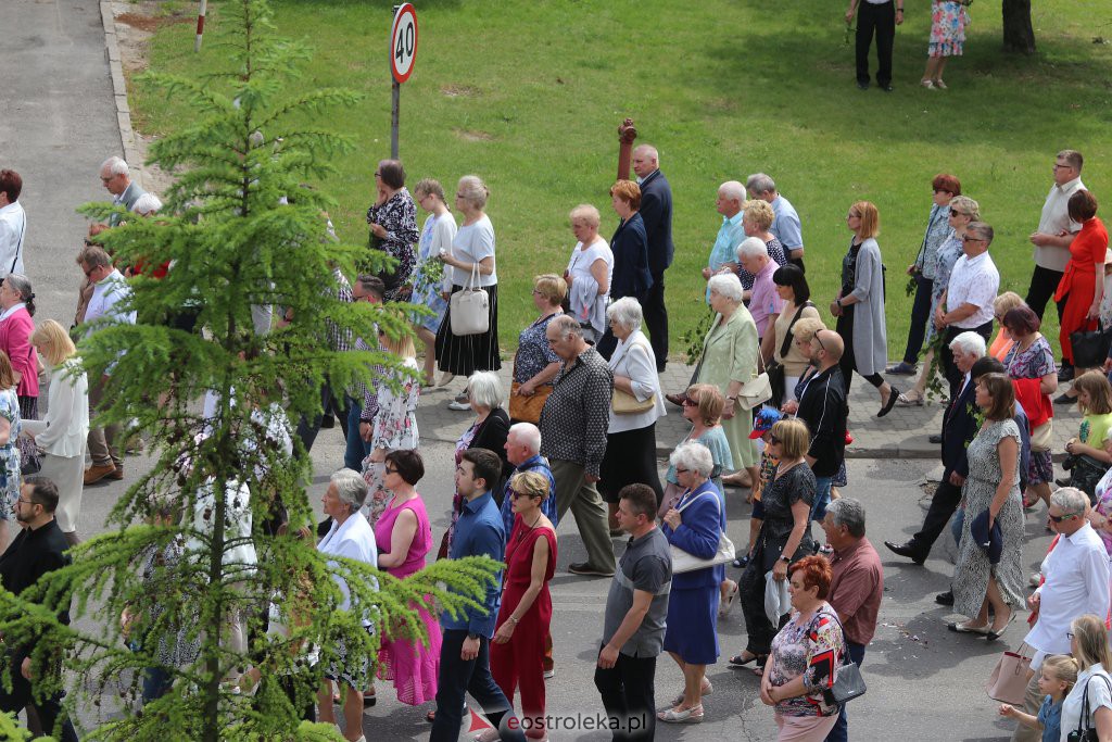 Boże Ciało 2022. Procesja w parafii pw. Zbawiciela Świata w Ostrołęce [16.06.2022] - zdjęcie #30 - eOstroleka.pl