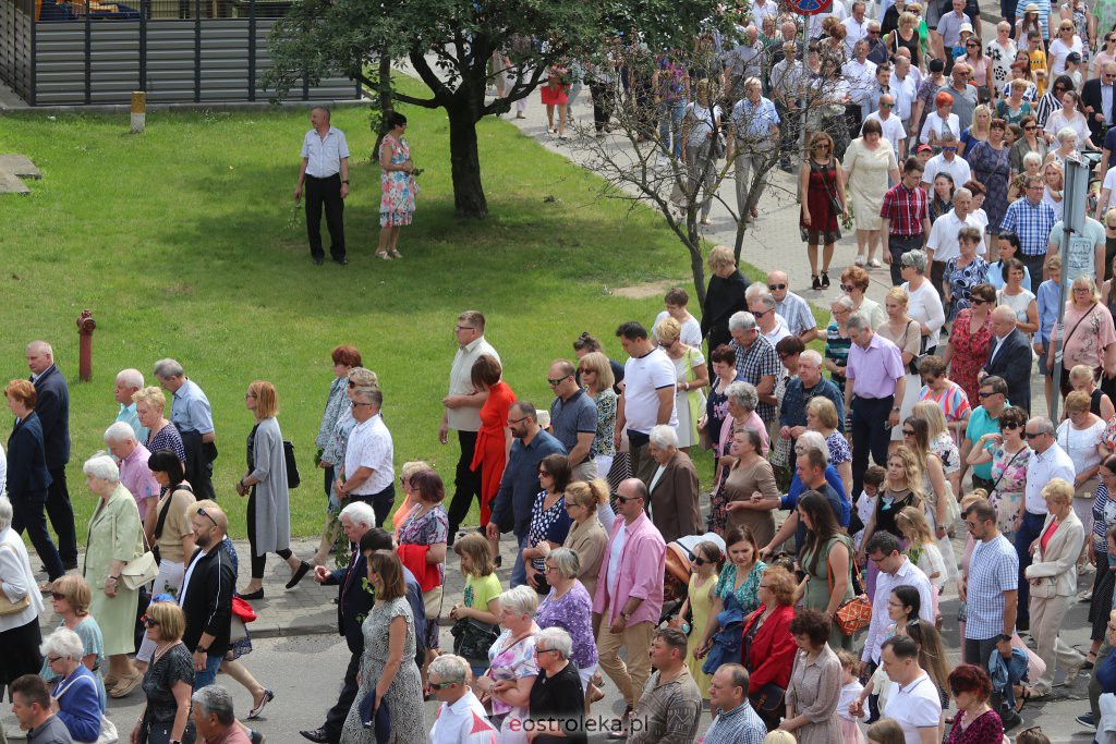 Boże Ciało 2022. Procesja w parafii pw. Zbawiciela Świata w Ostrołęce [16.06.2022] - zdjęcie #29 - eOstroleka.pl
