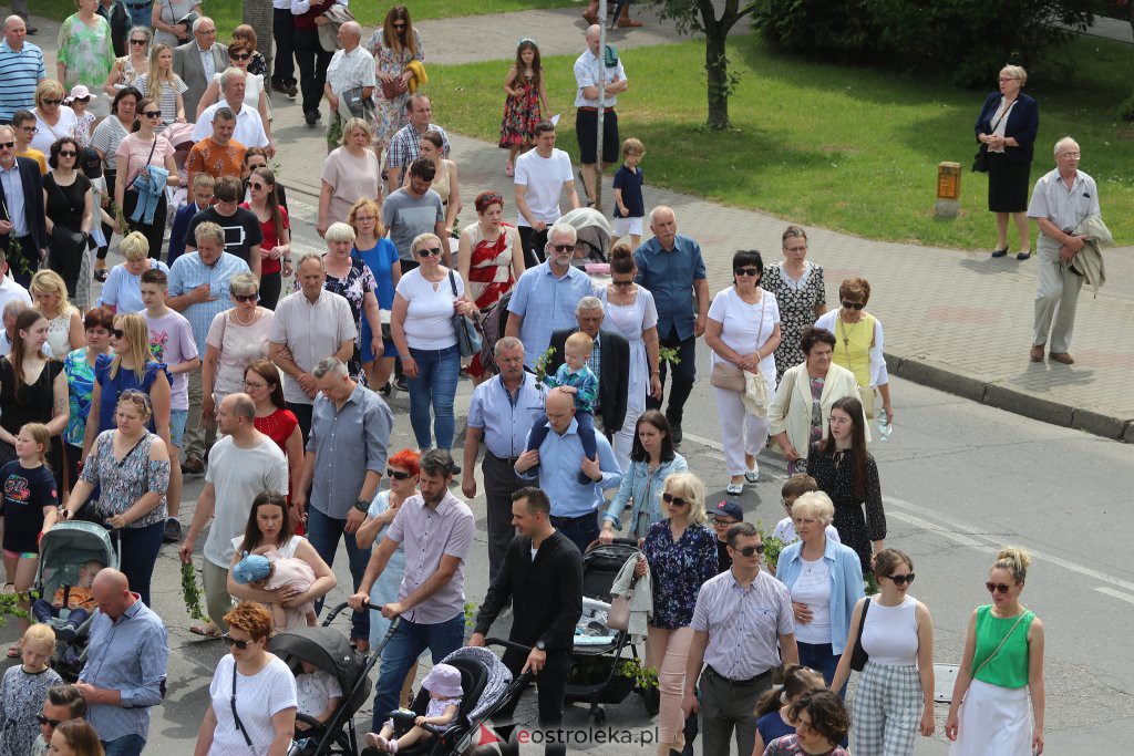Boże Ciało 2022. Procesja w parafii pw. Zbawiciela Świata w Ostrołęce [16.06.2022] - zdjęcie #26 - eOstroleka.pl