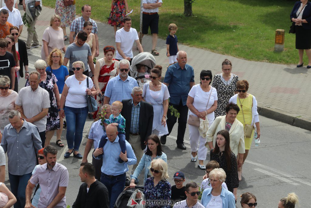 Boże Ciało 2022. Procesja w parafii pw. Zbawiciela Świata w Ostrołęce [16.06.2022] - zdjęcie #25 - eOstroleka.pl