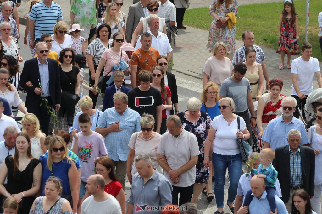 Boże Ciało 2022. Procesja w parafii pw. Zbawiciela Świata w Ostrołęce [16.06.2022] - zdjęcie #24 - eOstroleka.pl