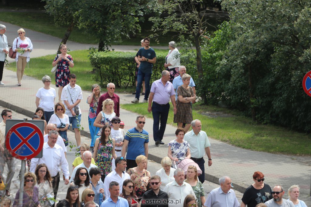 Boże Ciało 2022. Procesja w parafii pw. Zbawiciela Świata w Ostrołęce [16.06.2022] - zdjęcie #21 - eOstroleka.pl