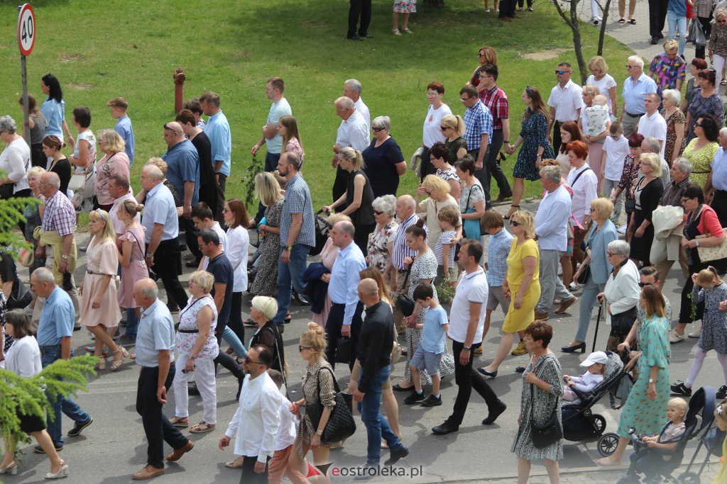 Boże Ciało 2022. Procesja w parafii pw. Zbawiciela Świata w Ostrołęce [16.06.2022] - zdjęcie #20 - eOstroleka.pl