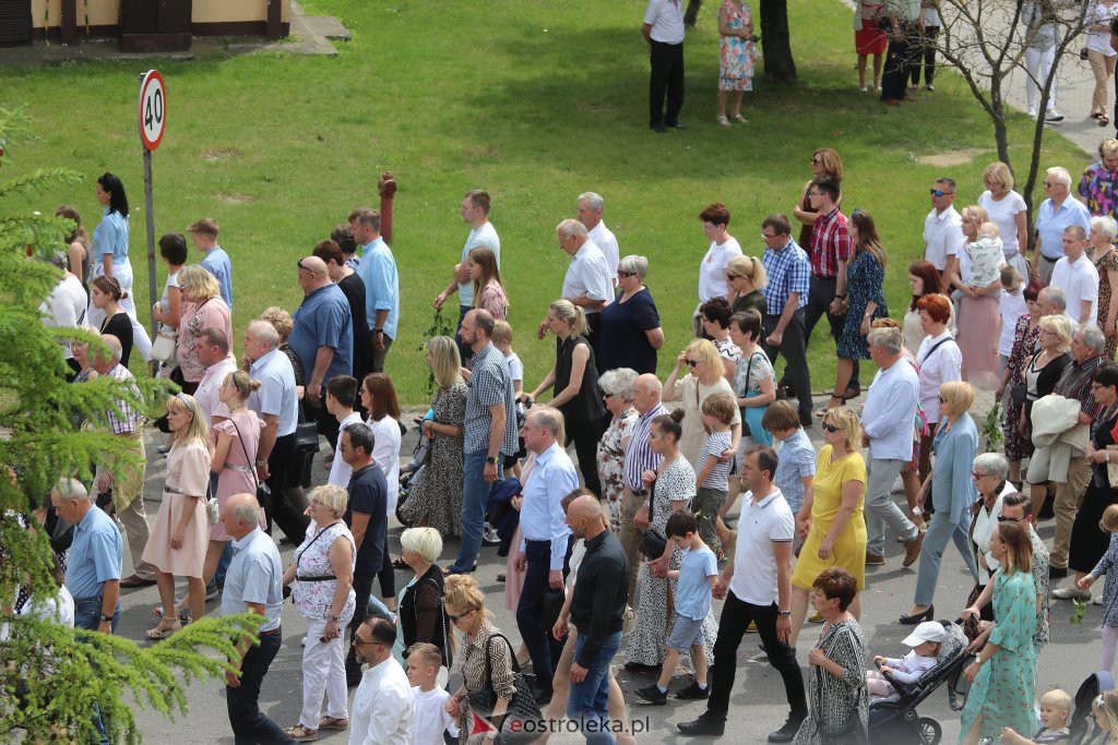 Boże Ciało 2022. Procesja w parafii pw. Zbawiciela Świata w Ostrołęce [16.06.2022] - zdjęcie #19 - eOstroleka.pl