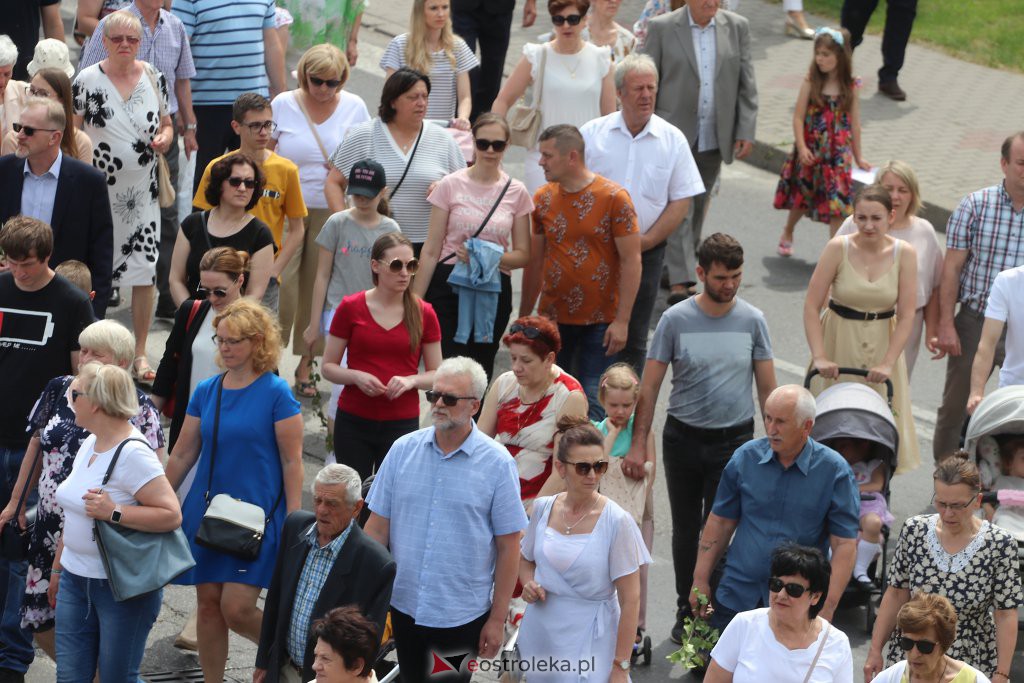 Boże Ciało 2022. Procesja w parafii pw. Zbawiciela Świata w Ostrołęce [16.06.2022] - zdjęcie #17 - eOstroleka.pl