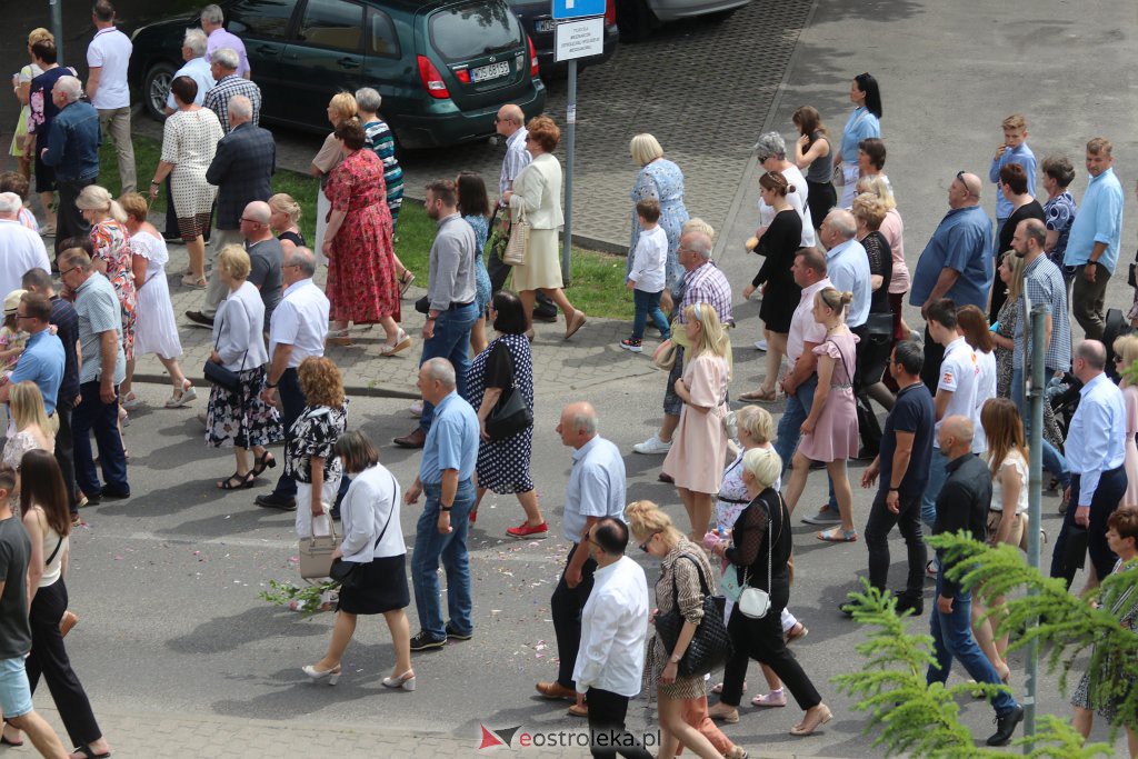 Boże Ciało 2022. Procesja w parafii pw. Zbawiciela Świata w Ostrołęce [16.06.2022] - zdjęcie #16 - eOstroleka.pl