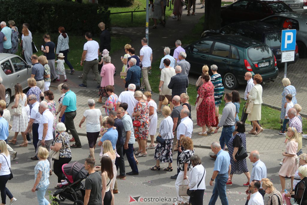 Boże Ciało 2022. Procesja w parafii pw. Zbawiciela Świata w Ostrołęce [16.06.2022] - zdjęcie #15 - eOstroleka.pl