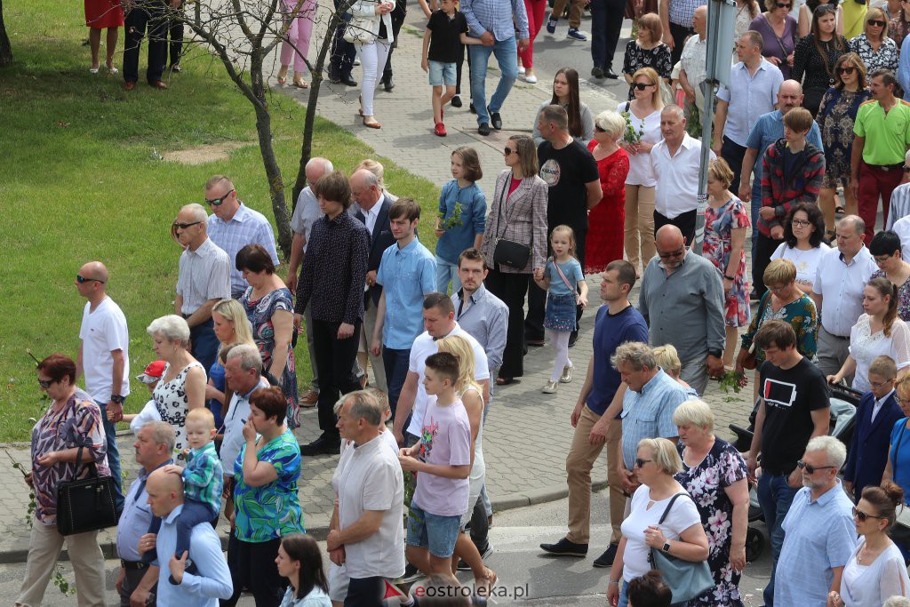 Boże Ciało 2022. Procesja w parafii pw. Zbawiciela Świata w Ostrołęce [16.06.2022] - zdjęcie #14 - eOstroleka.pl
