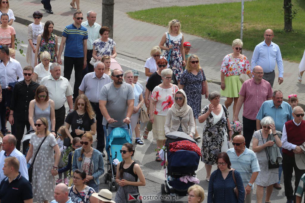 Boże Ciało 2022. Procesja w parafii pw. Zbawiciela Świata w Ostrołęce [16.06.2022] - zdjęcie #12 - eOstroleka.pl