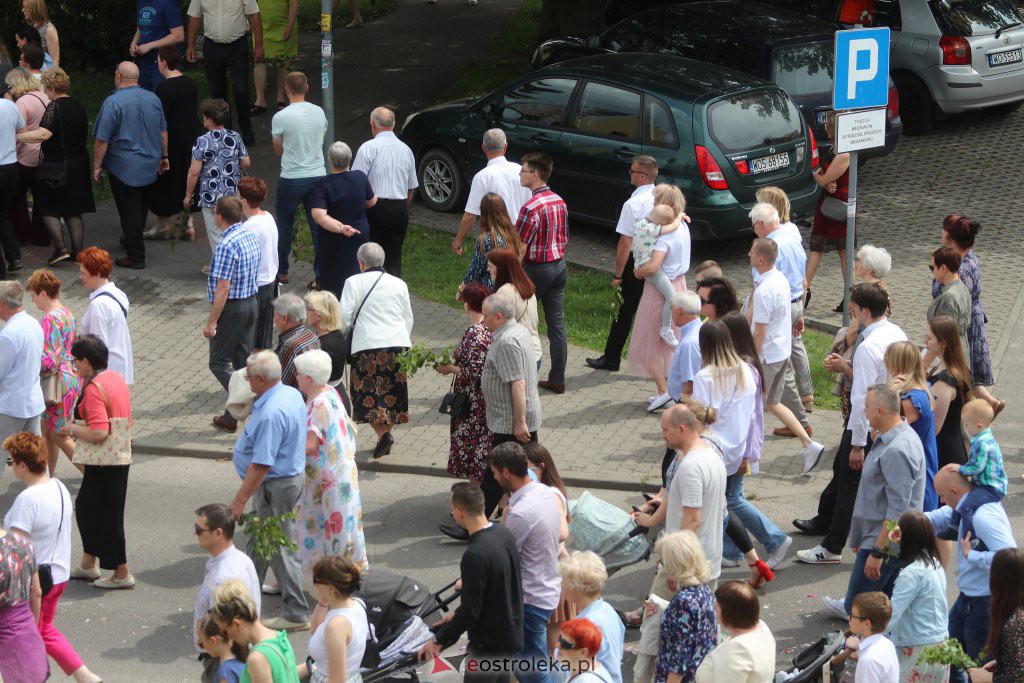 Boże Ciało 2022. Procesja w parafii pw. Zbawiciela Świata w Ostrołęce [16.06.2022] - zdjęcie #10 - eOstroleka.pl