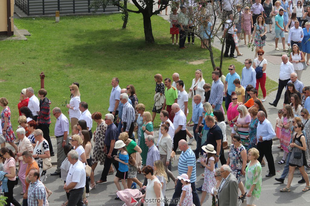 Boże Ciało 2022. Procesja w parafii pw. Zbawiciela Świata w Ostrołęce [16.06.2022] - zdjęcie #9 - eOstroleka.pl