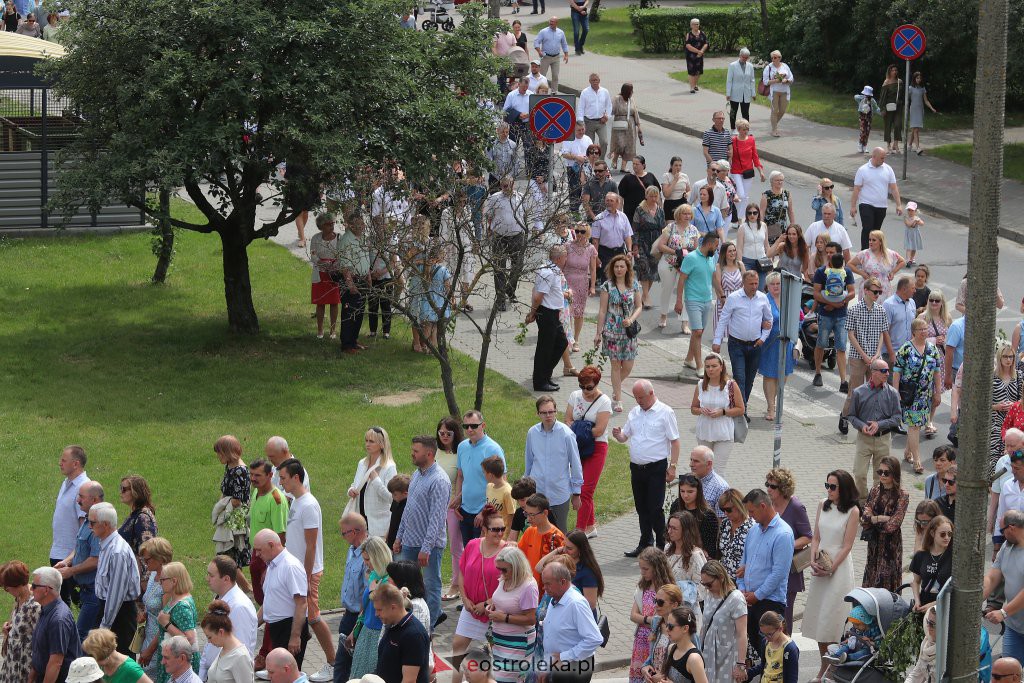 Boże Ciało 2022. Procesja w parafii pw. Zbawiciela Świata w Ostrołęce [16.06.2022] - zdjęcie #8 - eOstroleka.pl