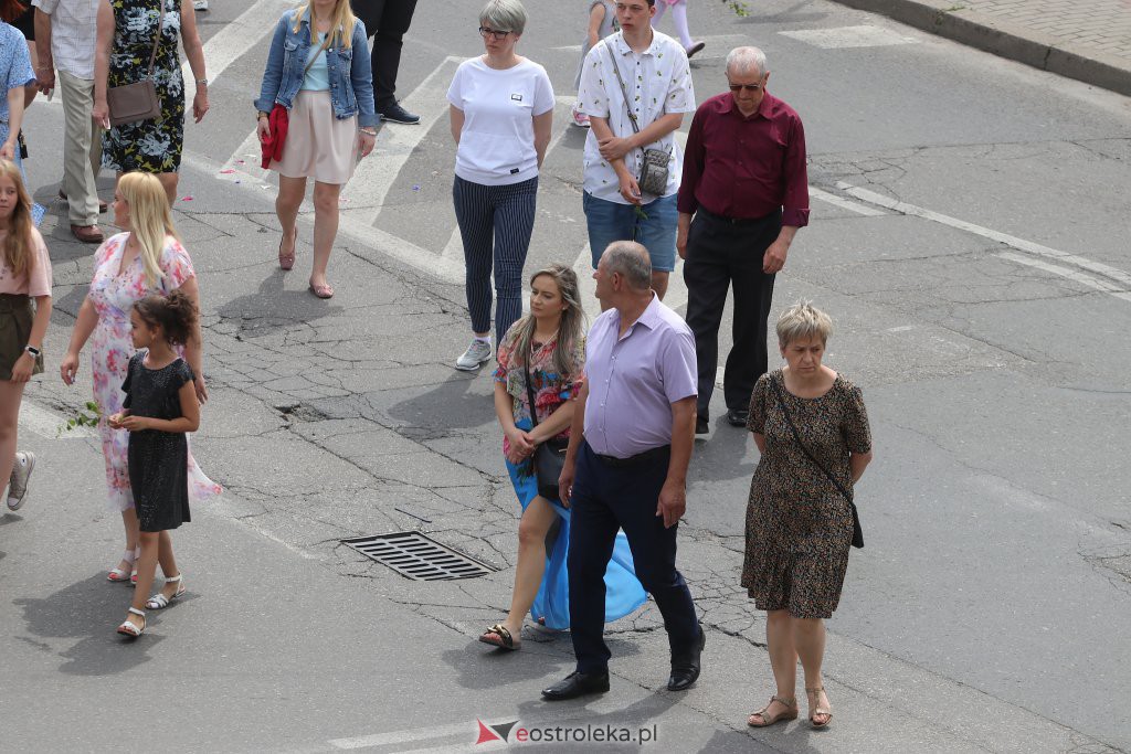 Boże Ciało 2022. Procesja w parafii pw. Zbawiciela Świata w Ostrołęce [16.06.2022] - zdjęcie #1 - eOstroleka.pl