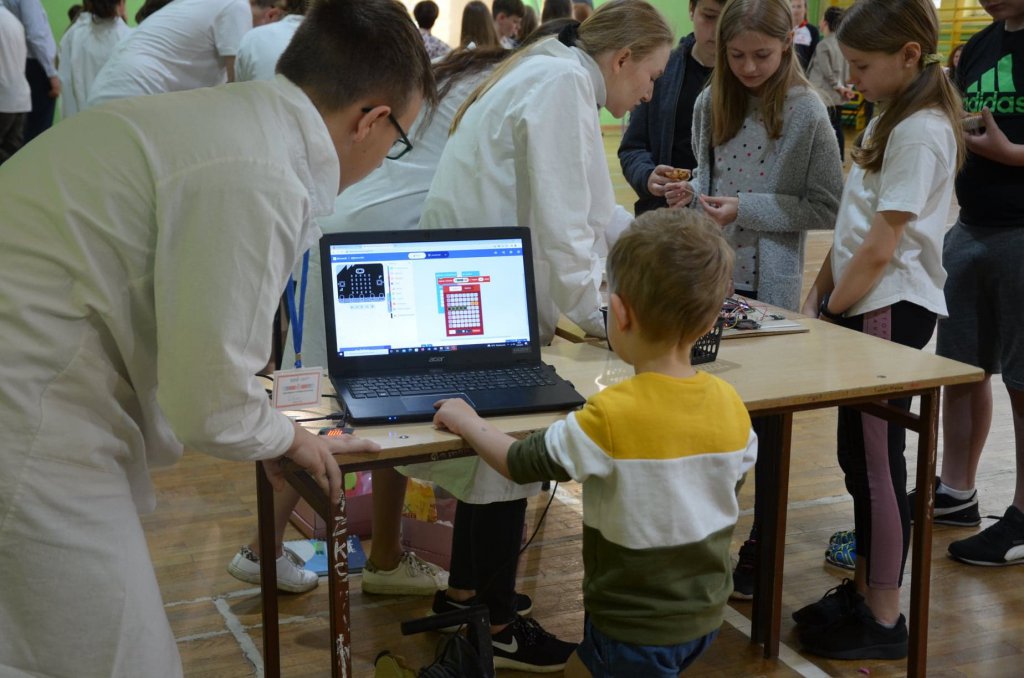 Klub Małego Odkrywcy w SP 2 [14.06.2022] - zdjęcie #13 - eOstroleka.pl
